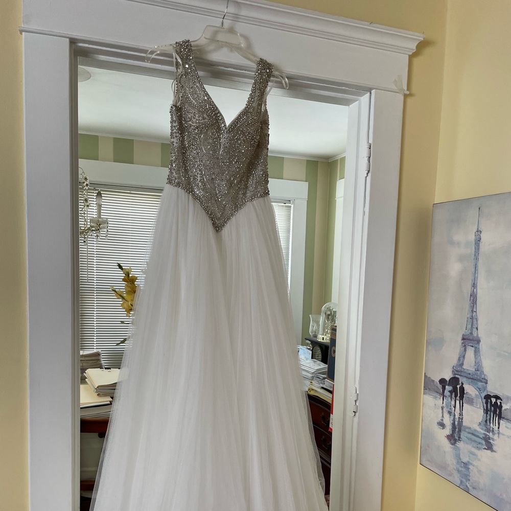 Beautiful flowing white dress with sparkle stones